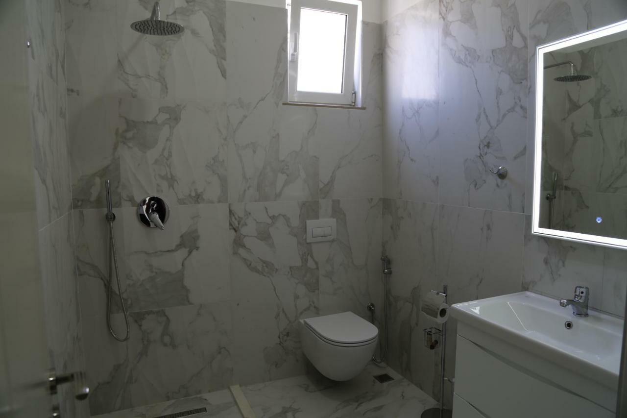 Julius Hotel Golem (Tirana) Quarto foto
